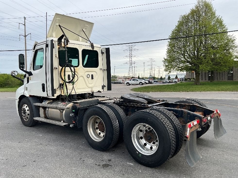 Day Cab Tractor-Heavy Duty Tractors-Freightliner-2022-T11664ST-London-ON-290,455\n\t\tkm-$ 93,500 - Image 5