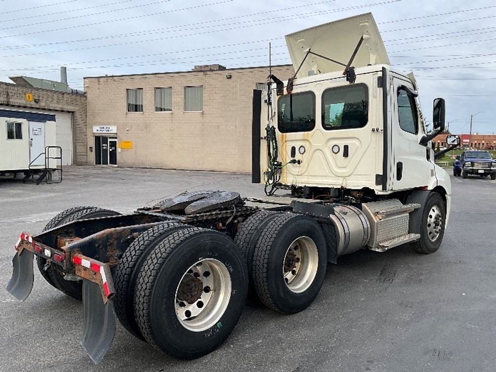 Day Cab Tractor-Heavy Duty Tractors-Freightliner-2022-T11664ST-London-ON-290,455\n\t\tkm-$ 93,500 - Image 7
