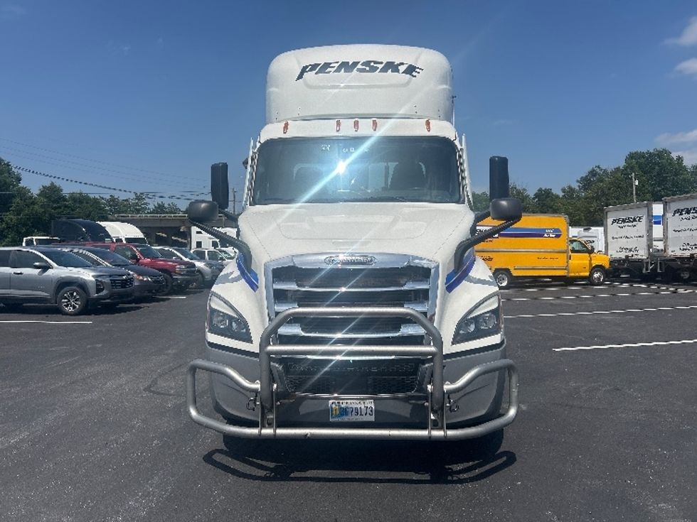 Day Cab Tractor-Heavy Duty Tractors-Freightliner-2022-T11664ST-Louisville-KY-521,500\n\t\tmiles-$ 49,250 - Image 2
