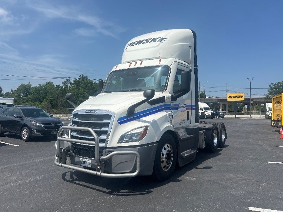Day Cab Tractor-Heavy Duty Tractors-Freightliner-2022-T11664ST-Louisville-KY-521,500\n\t\tmiles-$ 49,250 - Image 3