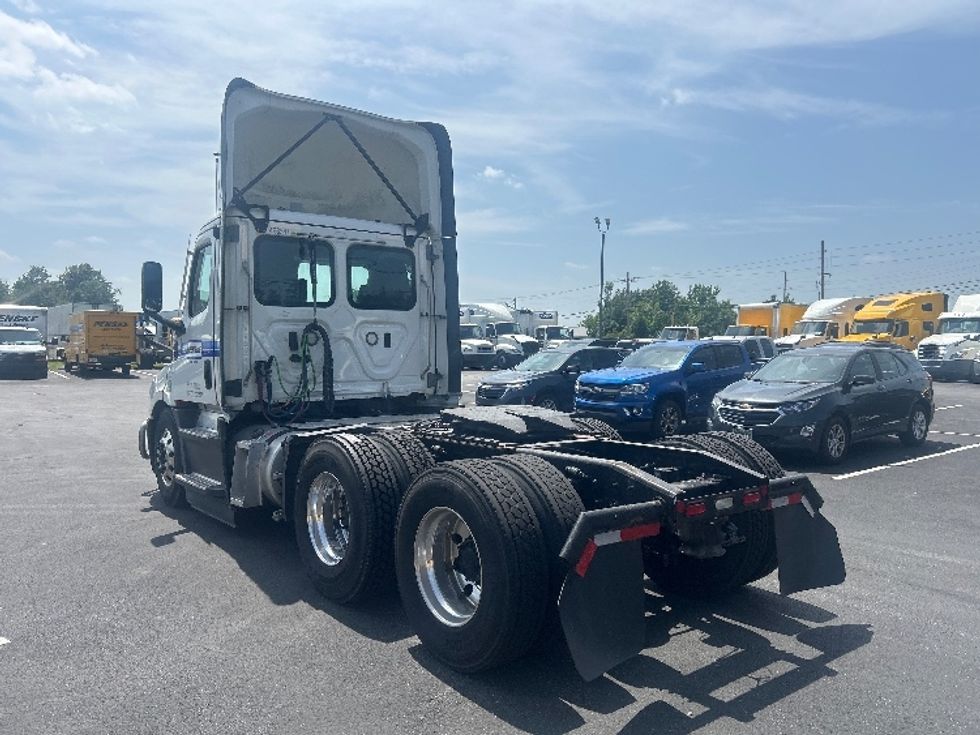 Day Cab Tractor-Heavy Duty Tractors-Freightliner-2022-T11664ST-Louisville-KY-521,500\n\t\tmiles-$ 49,250 - Image 5