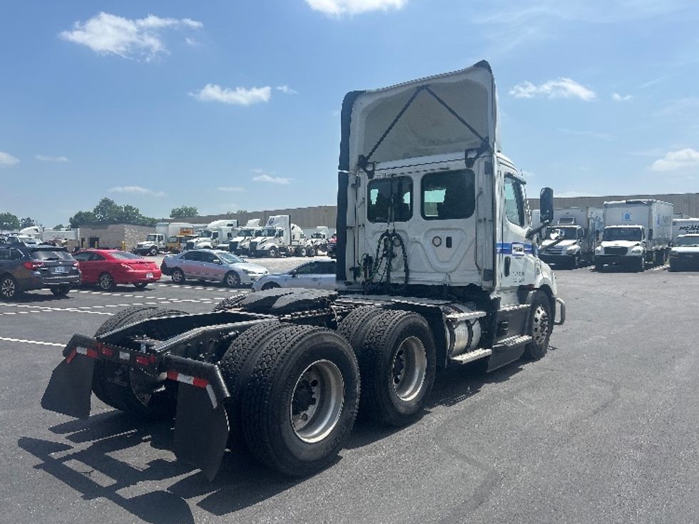 Day Cab Tractor-Heavy Duty Tractors-Freightliner-2022-T11664ST-Louisville-KY-521,500\n\t\tmiles-$ 49,250 - Image 7