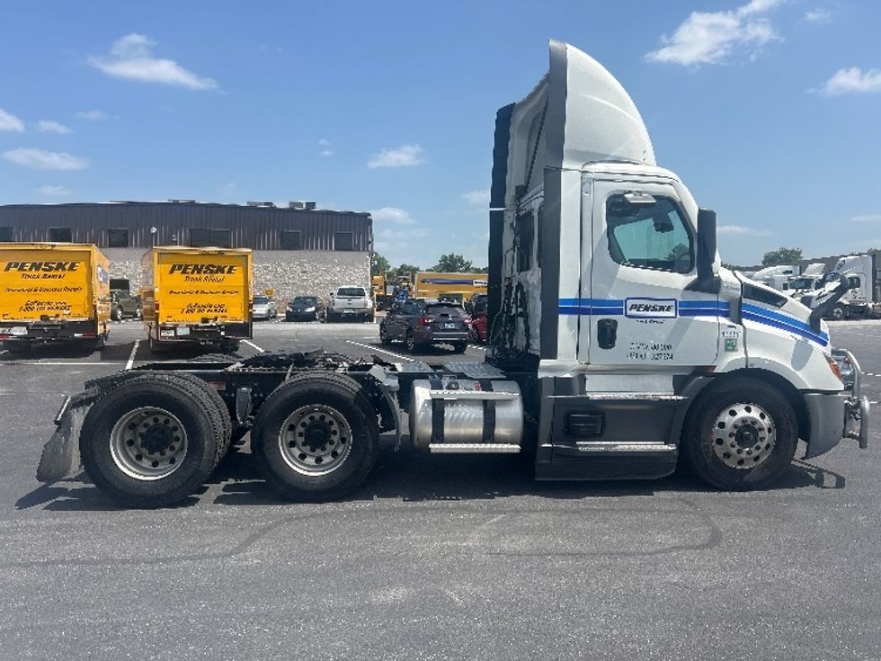 Day Cab Tractor-Heavy Duty Tractors-Freightliner-2022-T11664ST-Louisville-KY-521,500\n\t\tmiles-$ 49,250 - Image 8