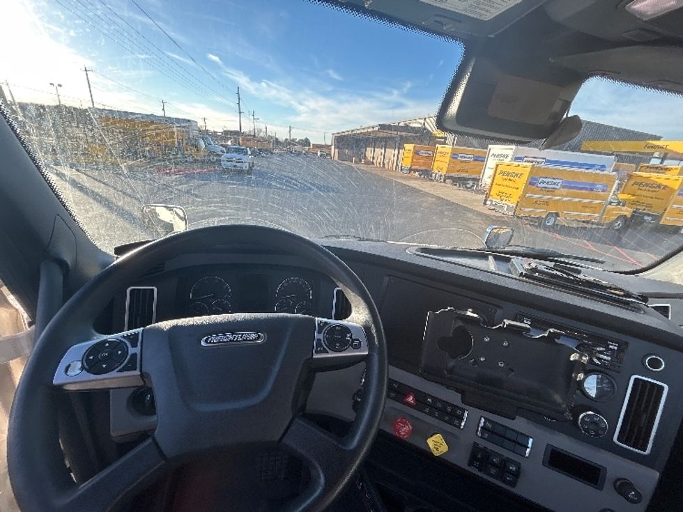 Day Cab Tractor-Heavy Duty Tractors-Freightliner-2022-T11664ST-Lowell-AR-622,370\n\t\tmiles-$ 35,250 - Image 11