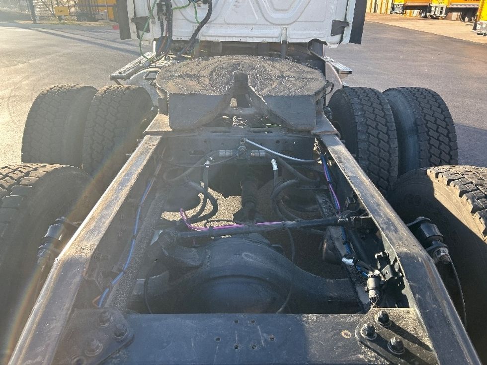 Day Cab Tractor-Heavy Duty Tractors-Freightliner-2022-T11664ST-Lowell-AR-622,370\n\t\tmiles-$ 35,250 - Image 6