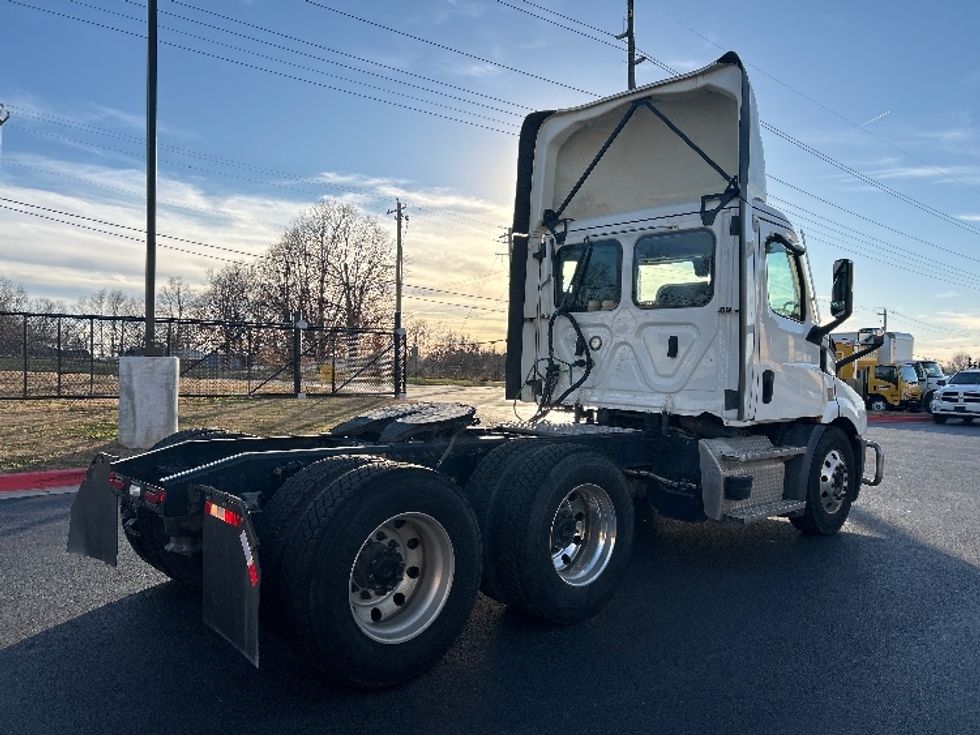 Day Cab Tractor-Heavy Duty Tractors-Freightliner-2022-T11664ST-Lowell-AR-622,370\n\t\tmiles-$ 35,250 - Image 7