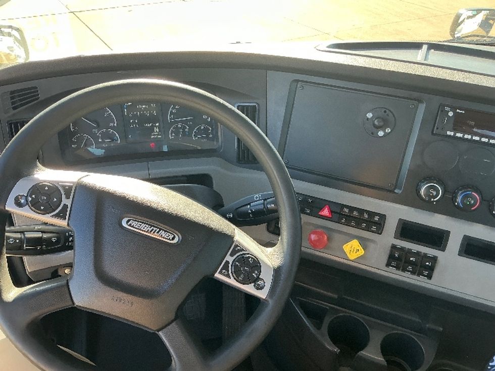 Day Cab Tractor-Heavy Duty Tractors-Freightliner-2022-T11664ST-Lubbock-TX-398,653\n\t\tmiles-$ 63,750 - Image 11