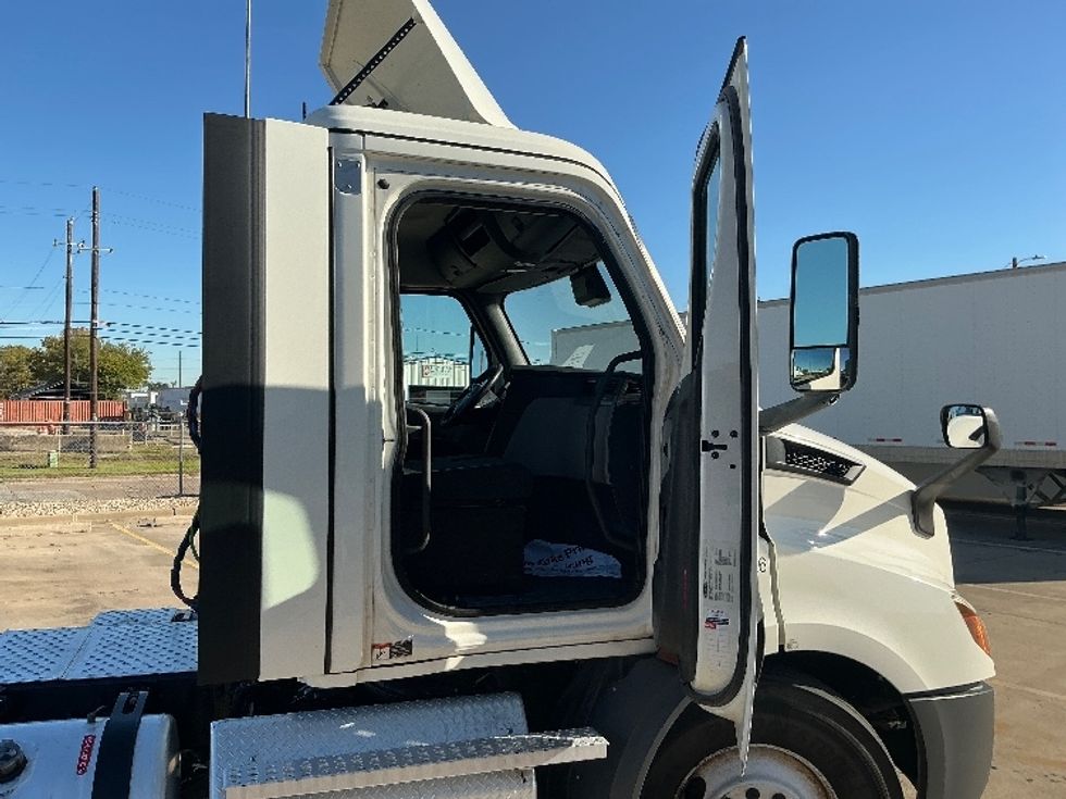 Day Cab Tractor-Heavy Duty Tractors-Freightliner-2022-T11664ST-Lubbock-TX-398,653\n\t\tmiles-$ 63,750 - Image 12