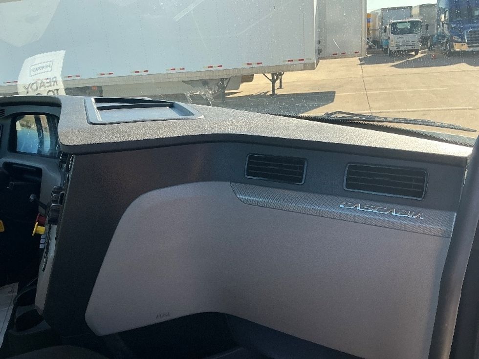 Day Cab Tractor-Heavy Duty Tractors-Freightliner-2022-T11664ST-Lubbock-TX-398,653\n\t\tmiles-$ 63,750 - Image 13