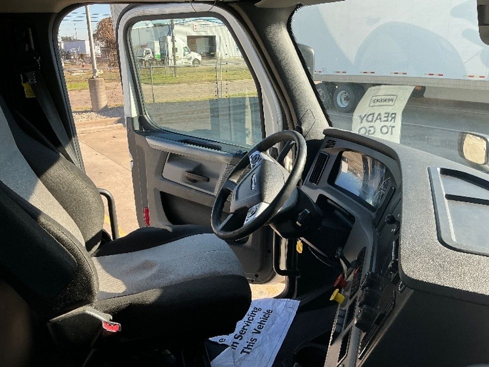 Day Cab Tractor-Heavy Duty Tractors-Freightliner-2022-T11664ST-Lubbock-TX-398,653\n\t\tmiles-$ 63,750 - Image 14