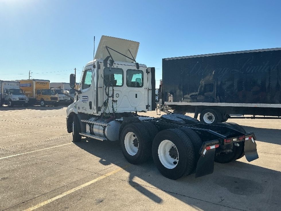 Day Cab Tractor-Heavy Duty Tractors-Freightliner-2022-T11664ST-Lubbock-TX-398,653\n\t\tmiles-$ 63,750 - Image 5