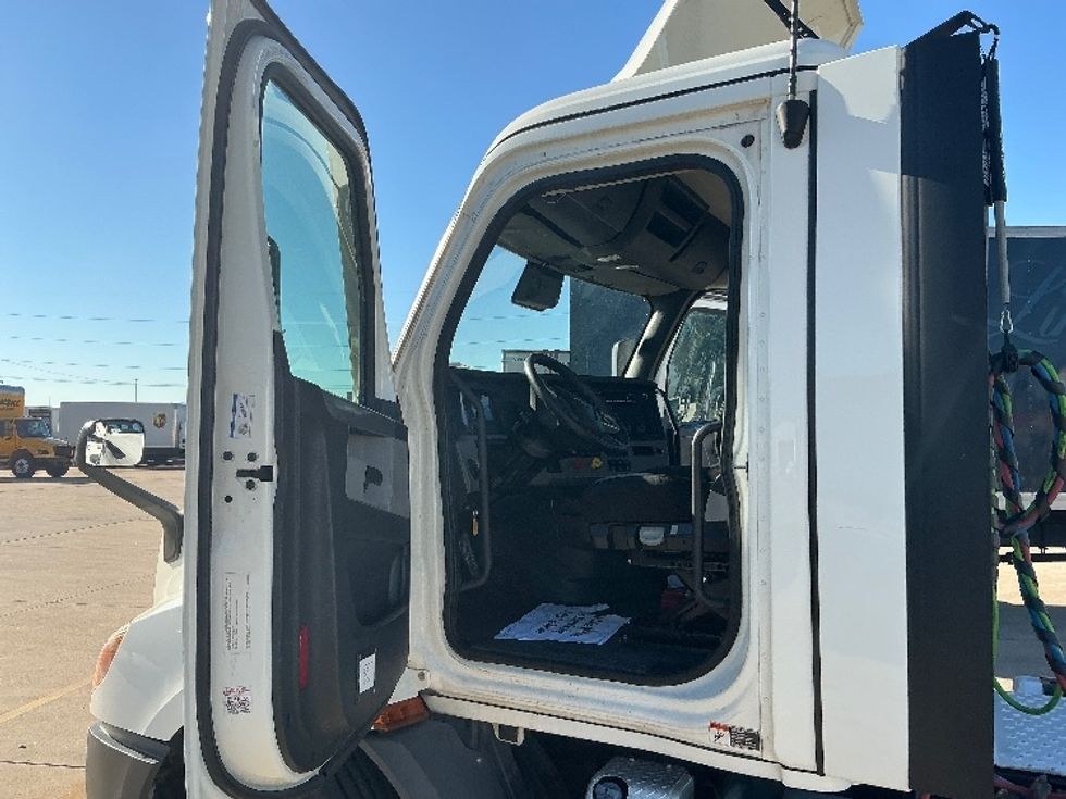 Day Cab Tractor-Heavy Duty Tractors-Freightliner-2022-T11664ST-Lubbock-TX-398,653\n\t\tmiles-$ 63,750 - Image 9