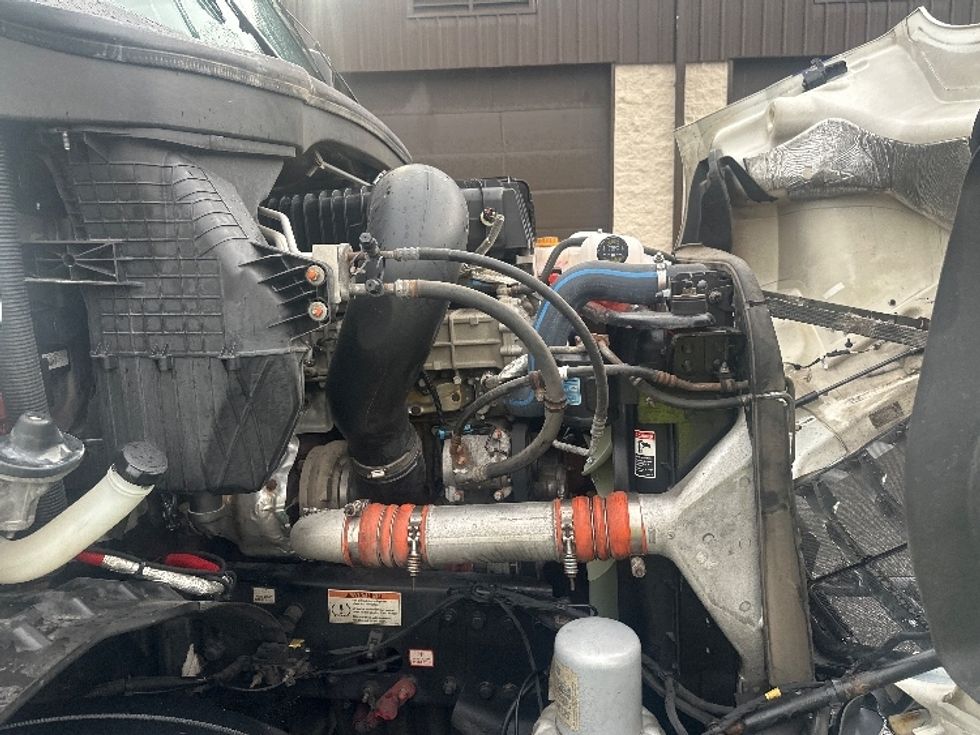 Day Cab Tractor-Heavy Duty Tractors-Freightliner-2022-T11664ST-Montgomery-NY-653,359\n\t\tmiles-$ 31,750 - Image 13