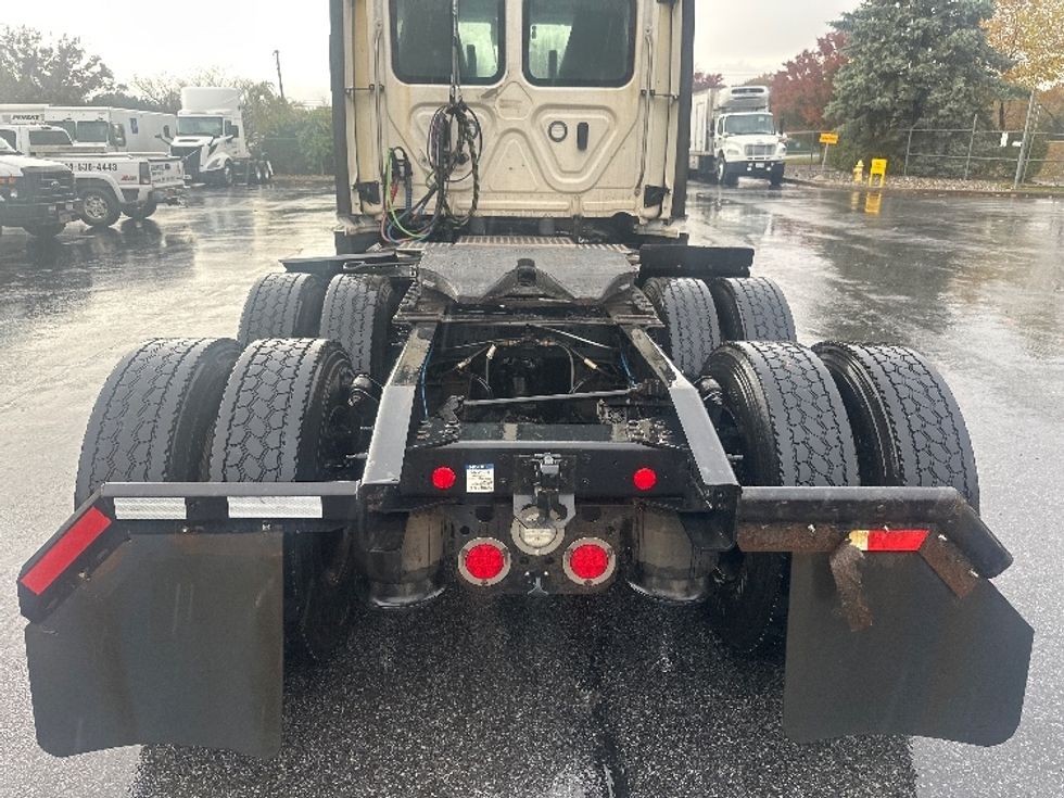 Day Cab Tractor-Heavy Duty Tractors-Freightliner-2022-T11664ST-Montgomery-NY-653,359\n\t\tmiles-$ 31,750 - Image 6