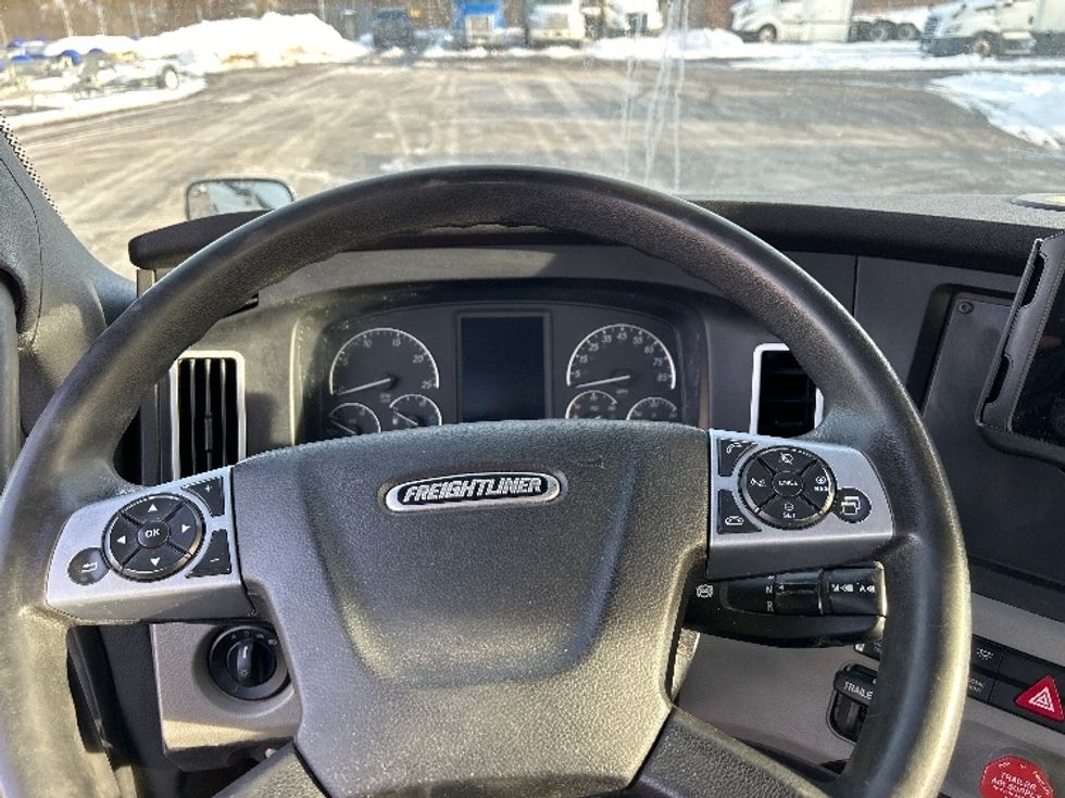 Day Cab Tractor-Heavy Duty Tractors-Freightliner-2022-T11664ST-Mount Pleasant-PA-584,945\n\t\tmiles-$ 40,250 - Image 11
