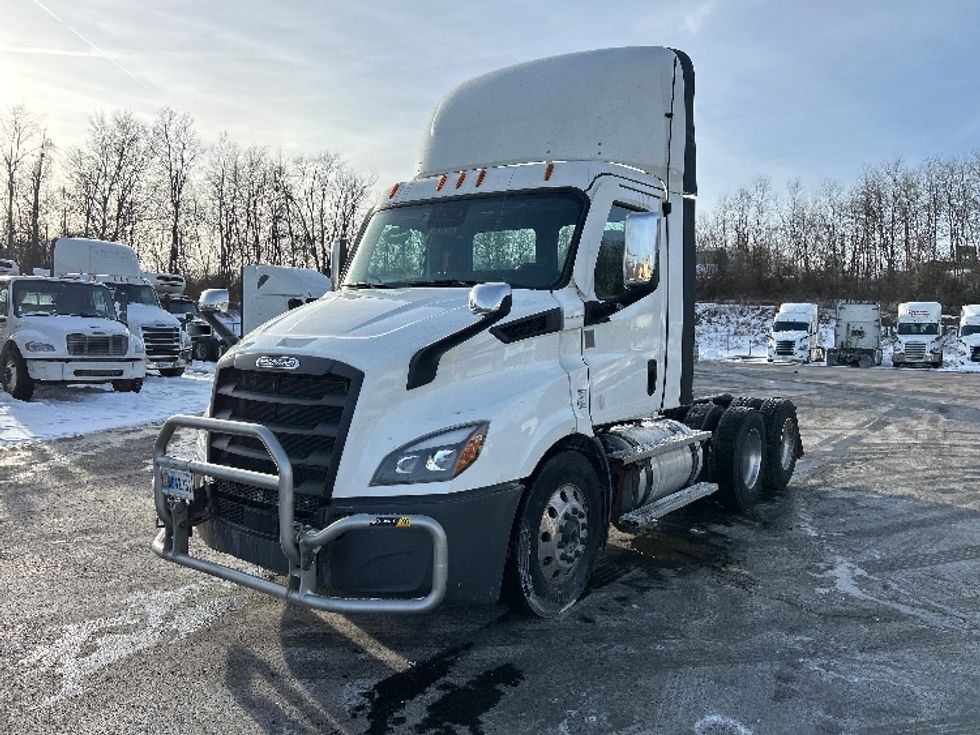 Day Cab Tractor-Heavy Duty Tractors-Freightliner-2022-T11664ST-Mount Pleasant-PA-584,945\n\t\tmiles-$ 40,250 - Image 3
