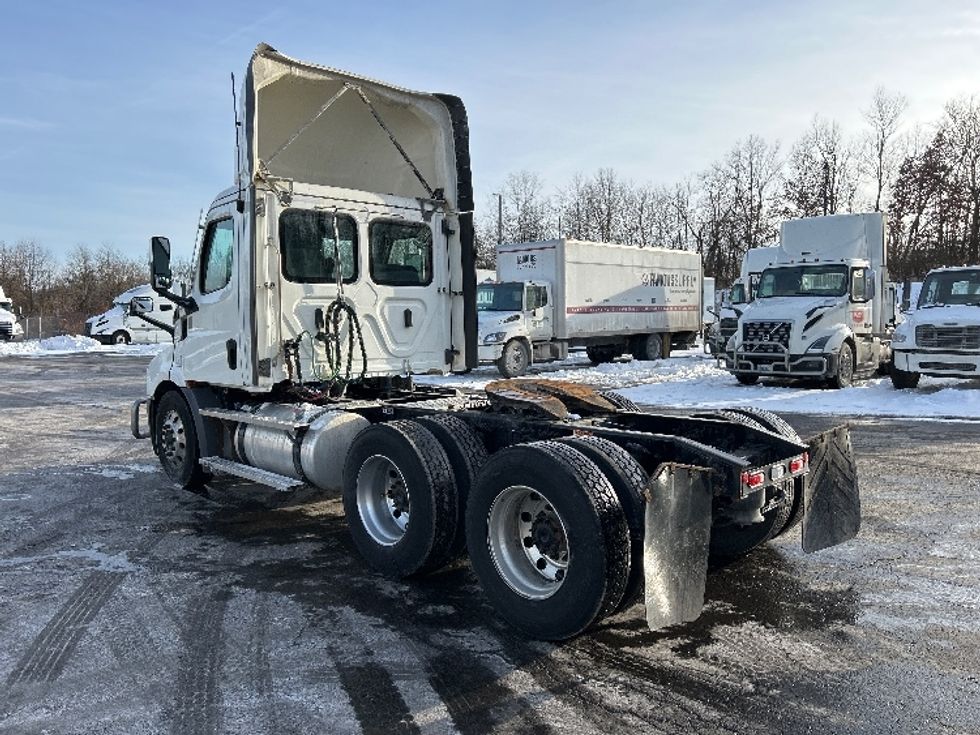 Day Cab Tractor-Heavy Duty Tractors-Freightliner-2022-T11664ST-Mount Pleasant-PA-584,945\n\t\tmiles-$ 40,250 - Image 5