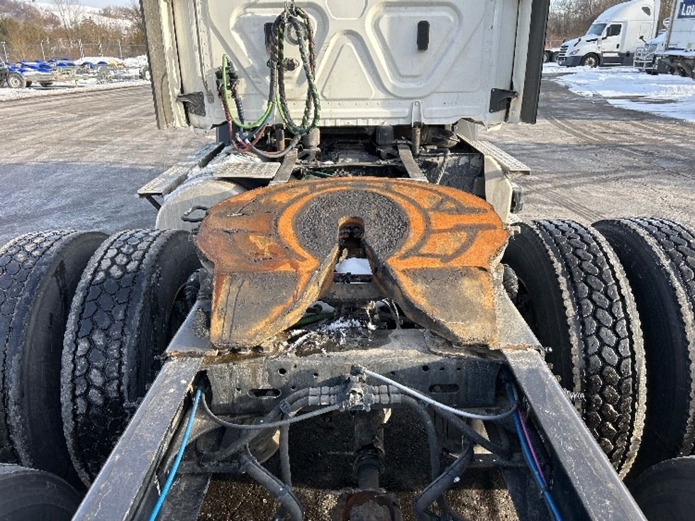 Day Cab Tractor-Heavy Duty Tractors-Freightliner-2022-T11664ST-Mount Pleasant-PA-584,945\n\t\tmiles-$ 40,250 - Image 6