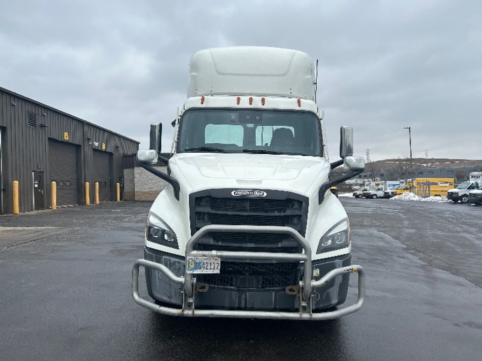 Day Cab Tractor-Heavy Duty Tractors-Freightliner-2022-T11664ST-Mount Pleasant-PA-648,898\n\t\tmiles-$ 28,000 - Image 2