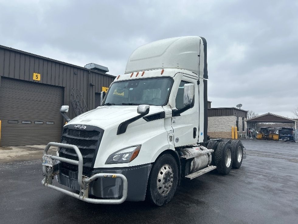 Day Cab Tractor-Heavy Duty Tractors-Freightliner-2022-T11664ST-Mount Pleasant-PA-648,898\n\t\tmiles-$ 28,000 - Image 3