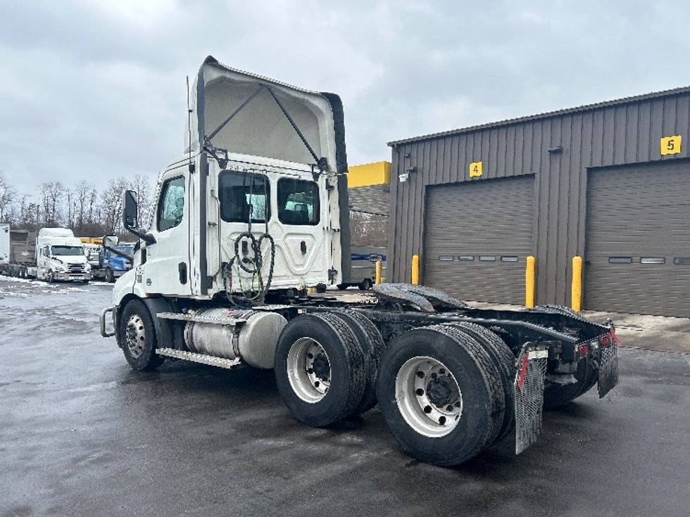 Day Cab Tractor-Heavy Duty Tractors-Freightliner-2022-T11664ST-Mount Pleasant-PA-648,898\n\t\tmiles-$ 28,000 - Image 5