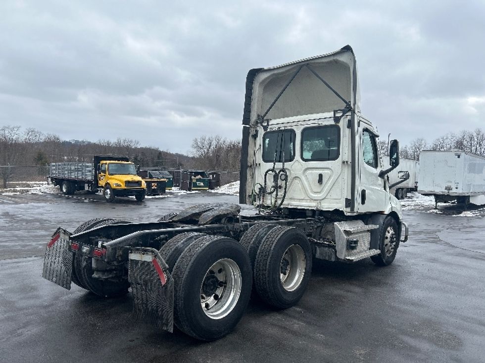 Day Cab Tractor-Heavy Duty Tractors-Freightliner-2022-T11664ST-Mount Pleasant-PA-648,898\n\t\tmiles-$ 28,000 - Image 7