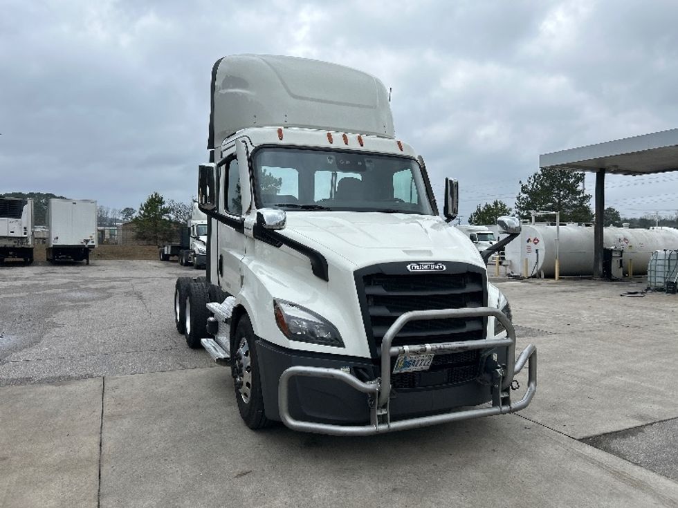 Day Cab Tractor-Heavy Duty Tractors-Freightliner-2022-T11664ST-Pell City-AL-639,438\n\t\tmiles-$ 32,250 - Image 1