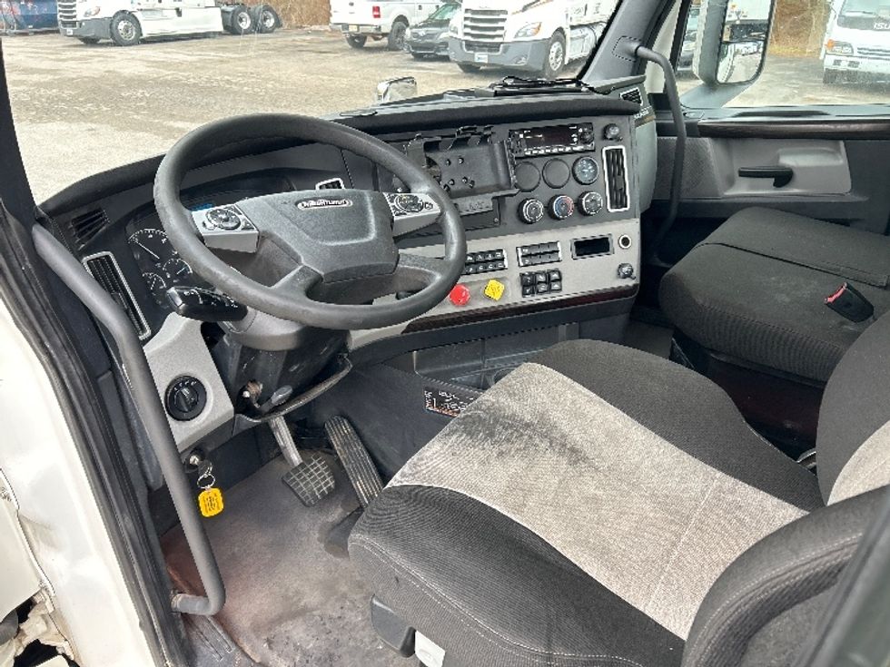 Day Cab Tractor-Heavy Duty Tractors-Freightliner-2022-T11664ST-Pell City-AL-639,438\n\t\tmiles-$ 32,250 - Image 10