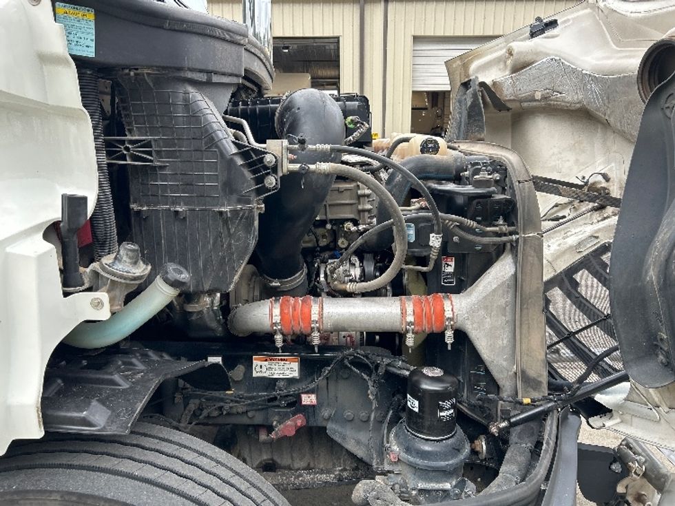 Day Cab Tractor-Heavy Duty Tractors-Freightliner-2022-T11664ST-Pell City-AL-639,438\n\t\tmiles-$ 32,250 - Image 15