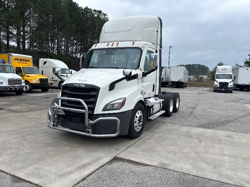 Day Cab Tractor-Heavy Duty Tractors-Freightliner-2022-T11664ST-Pell City-AL-639,438\n\t\tmiles-$ 32,250 - Image 3