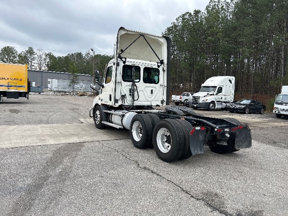 Day Cab Tractor-Heavy Duty Tractors-Freightliner-2022-T11664ST-Pell City-AL-639,438\n\t\tmiles-$ 32,250 - Image 5