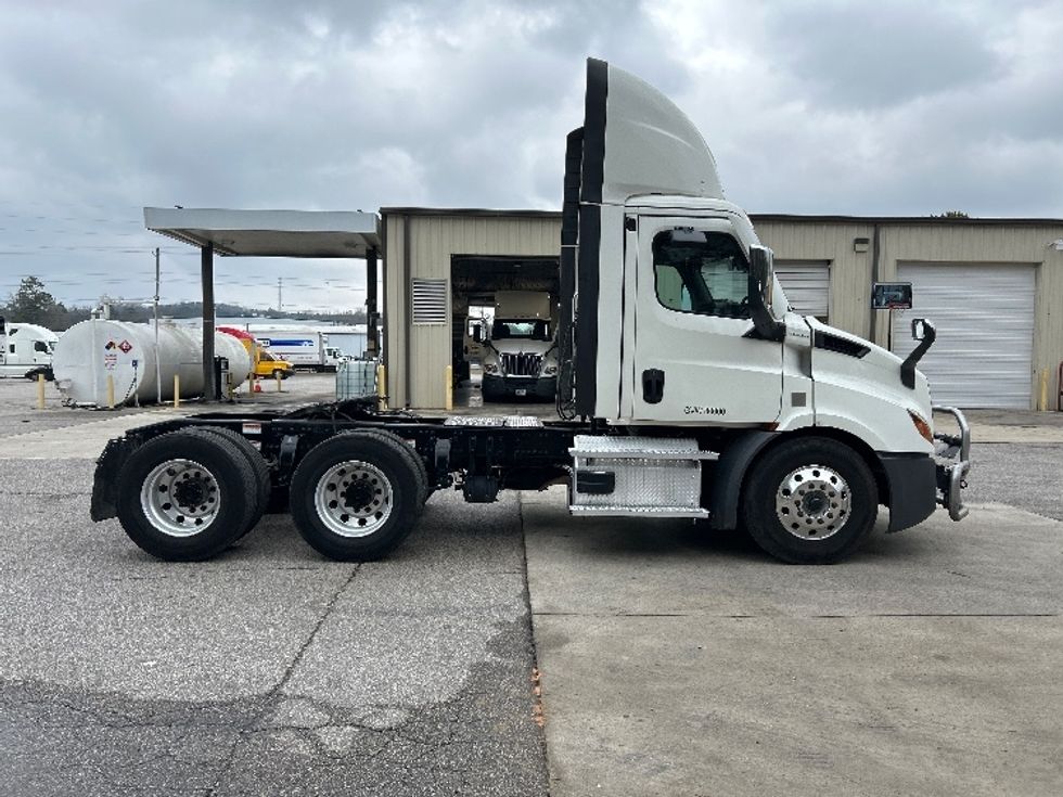 Day Cab Tractor-Heavy Duty Tractors-Freightliner-2022-T11664ST-Pell City-AL-639,438\n\t\tmiles-$ 32,250 - Image 8