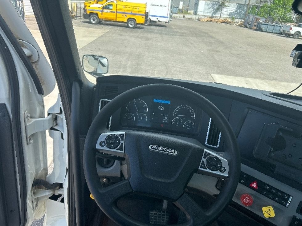 Day Cab Tractor-Heavy Duty Tractors-Freightliner-2022-T11664ST-Pell City-AL-663,163\n\t\tmiles-$ 29,250 - Image 11