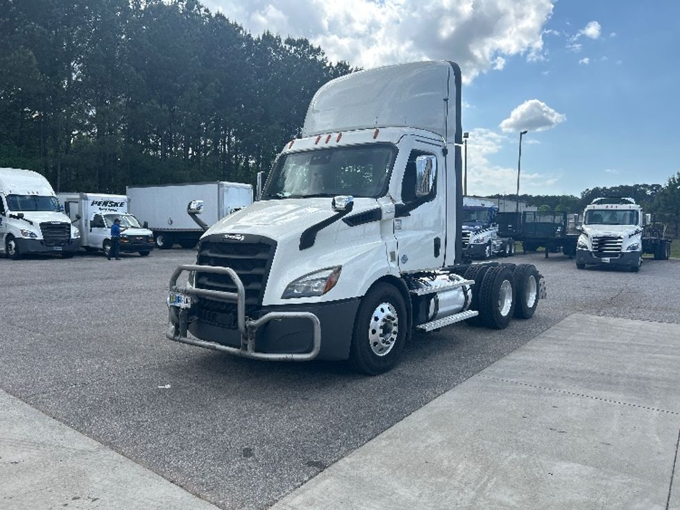 Day Cab Tractor-Heavy Duty Tractors-Freightliner-2022-T11664ST-Pell City-AL-663,163\n\t\tmiles-$ 29,250 - Image 3