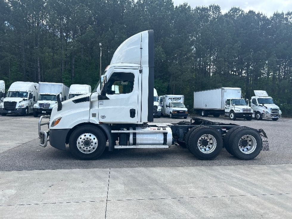 Day Cab Tractor-Heavy Duty Tractors-Freightliner-2022-T11664ST-Pell City-AL-663,163\n\t\tmiles-$ 29,250 - Image 4