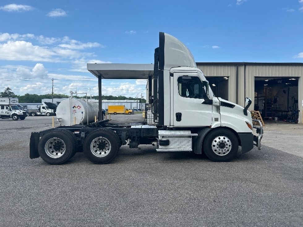Day Cab Tractor-Heavy Duty Tractors-Freightliner-2022-T11664ST-Pell City-AL-663,163\n\t\tmiles-$ 29,250 - Image 8