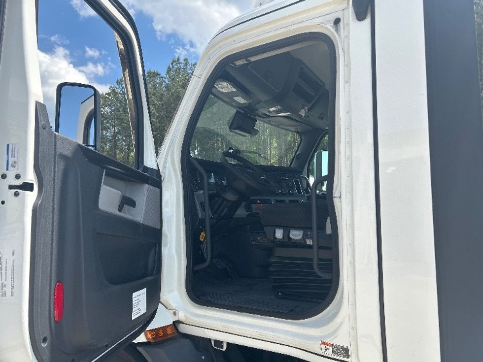 Day Cab Tractor-Heavy Duty Tractors-Freightliner-2022-T11664ST-Pell City-AL-663,163\n\t\tmiles-$ 29,250 - Image 9