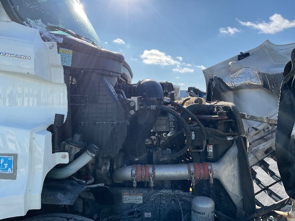 Day Cab Tractor-Heavy Duty Tractors-Freightliner-2022-T11664ST-Perrysburg-OH-641,443\n\t\tmiles-$ 28,250 - Image 15