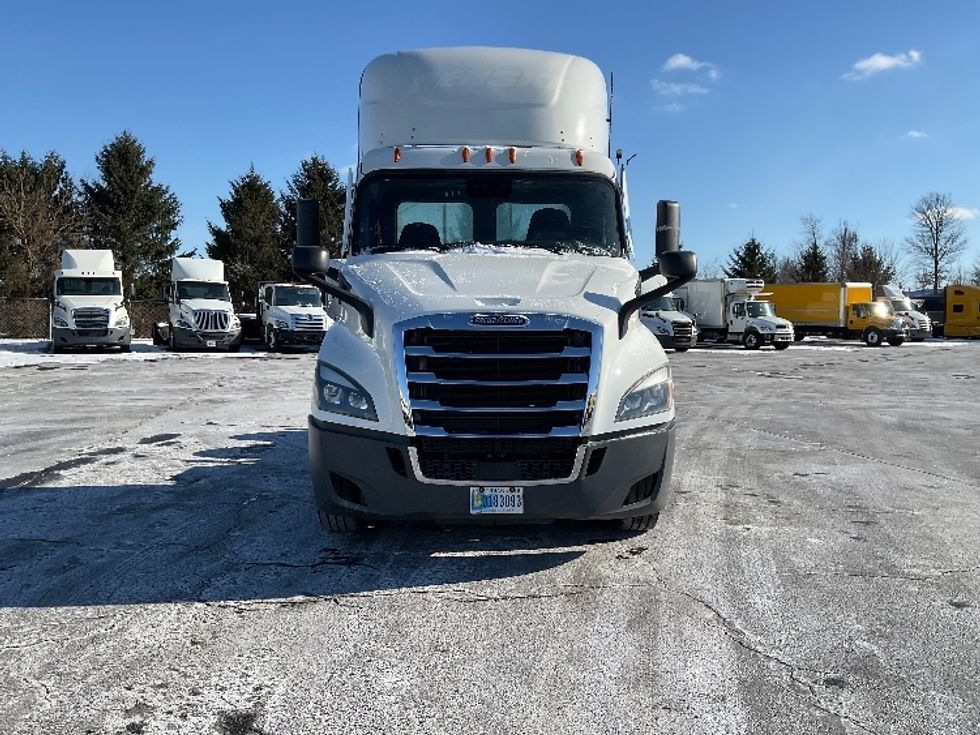 Day Cab Tractor-Heavy Duty Tractors-Freightliner-2022-T11664ST-Perrysburg-OH-641,443\n\t\tmiles-$ 28,250 - Image 2