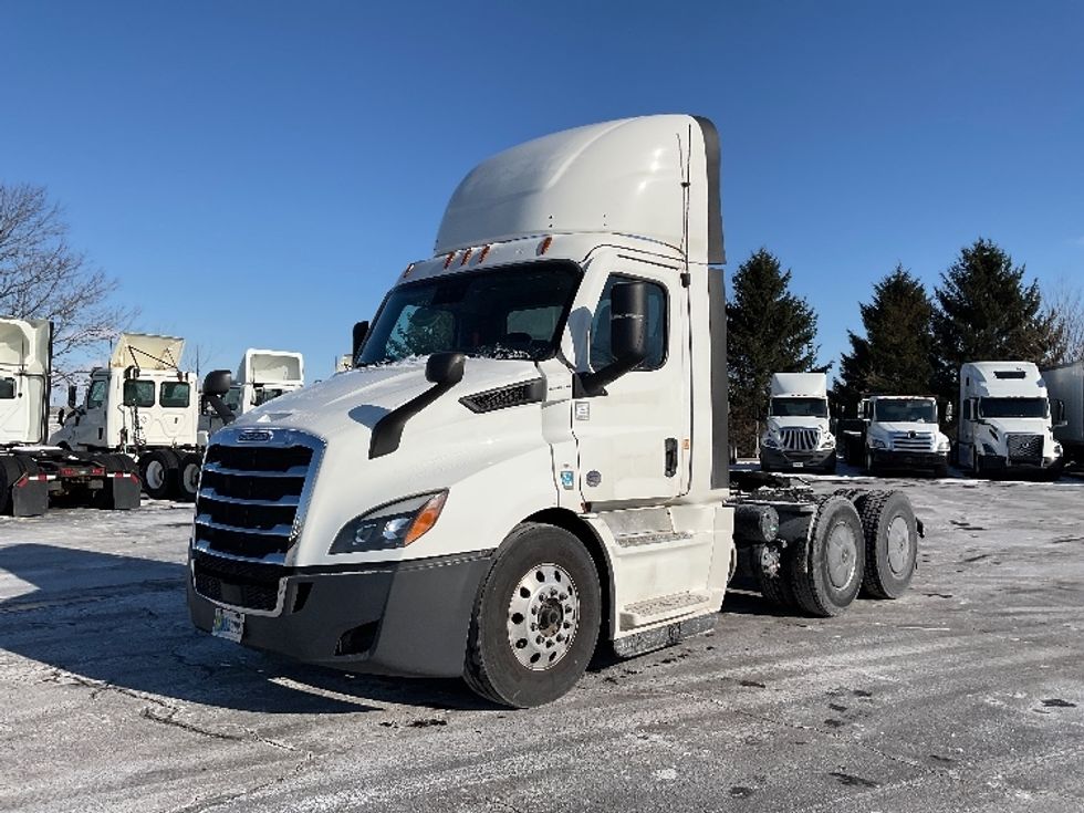 Day Cab Tractor-Heavy Duty Tractors-Freightliner-2022-T11664ST-Perrysburg-OH-641,443\n\t\tmiles-$ 28,250 - Image 3