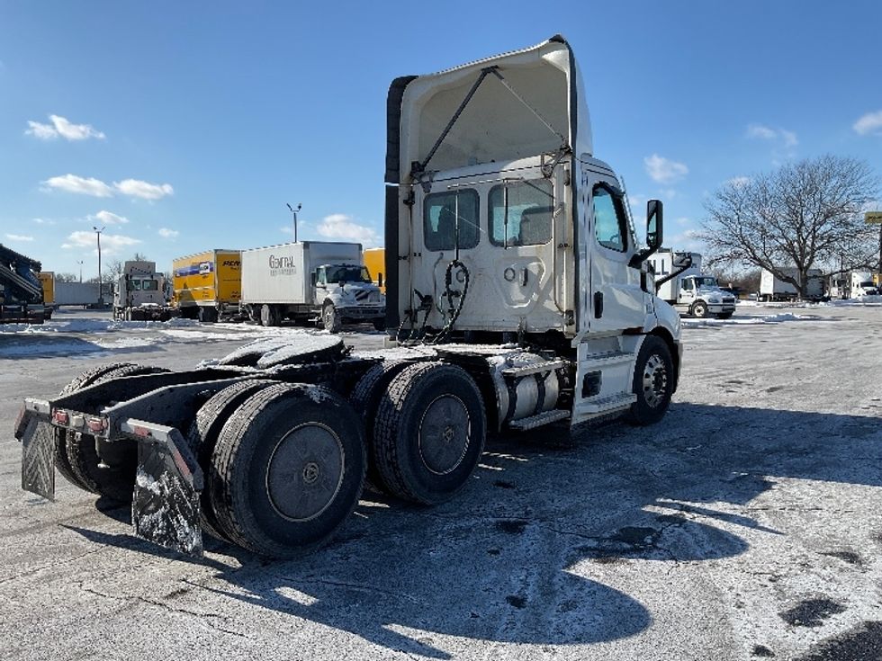 Day Cab Tractor-Heavy Duty Tractors-Freightliner-2022-T11664ST-Perrysburg-OH-641,443\n\t\tmiles-$ 28,250 - Image 7