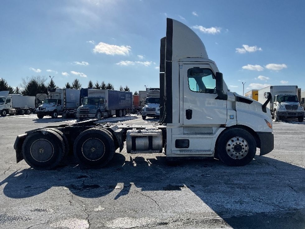 Day Cab Tractor-Heavy Duty Tractors-Freightliner-2022-T11664ST-Perrysburg-OH-641,443\n\t\tmiles-$ 28,250 - Image 8