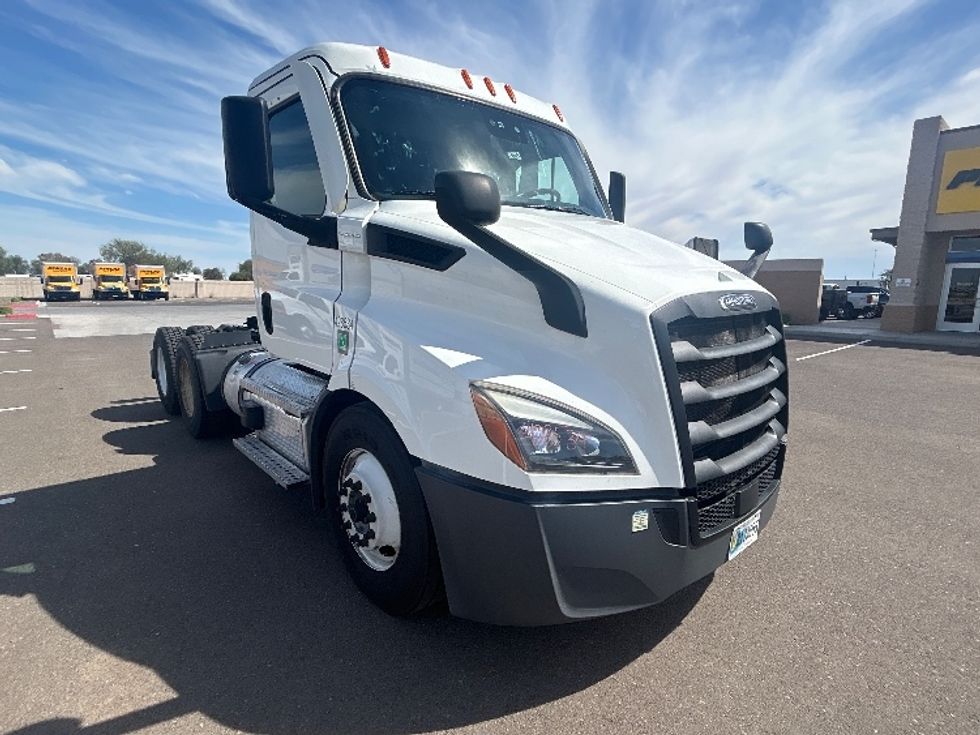 Day Cab Tractor-Heavy Duty Tractors-Freightliner-2022-T11664ST-Phoenix-AZ-507,286\n\t\tmiles-$ 52,500 - Image 1