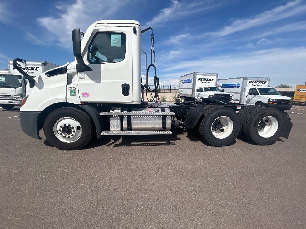Day Cab Tractor-Heavy Duty Tractors-Freightliner-2022-T11664ST-Phoenix-AZ-507,286\n\t\tmiles-$ 52,500 - Image 4