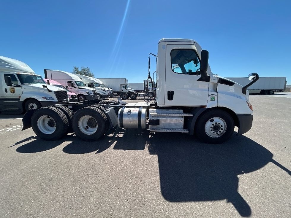 Day Cab Tractor-Heavy Duty Tractors-Freightliner-2022-T11664ST-Phoenix-AZ-507,286\n\t\tmiles-$ 52,500 - Image 8