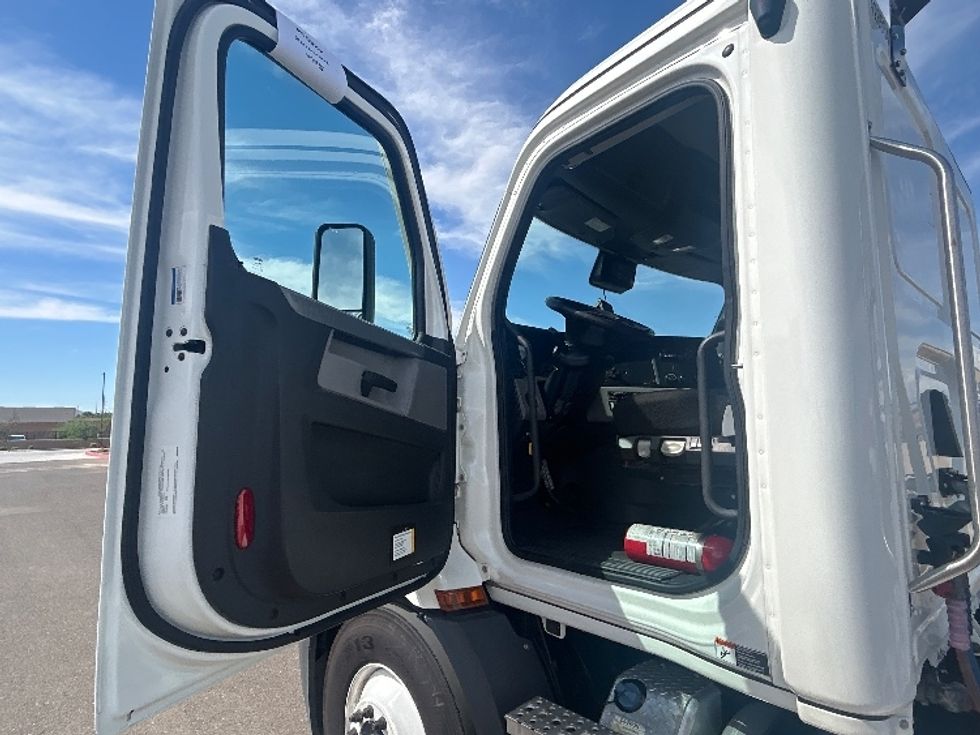 Day Cab Tractor-Heavy Duty Tractors-Freightliner-2022-T11664ST-Phoenix-AZ-507,286\n\t\tmiles-$ 52,500 - Image 9