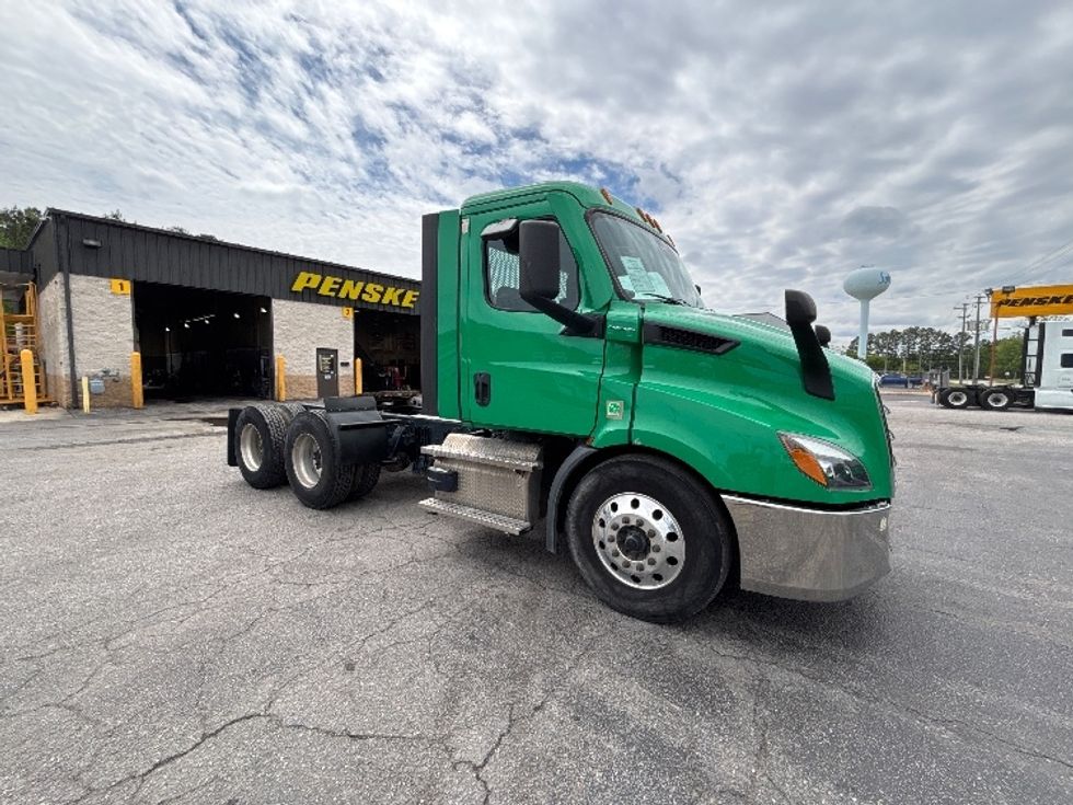 Day Cab Tractor-Heavy Duty Tractors-Freightliner-2022-T11664ST-Prince George-VA-432,264\n\t\tmiles-$ 53,250 - Image 1