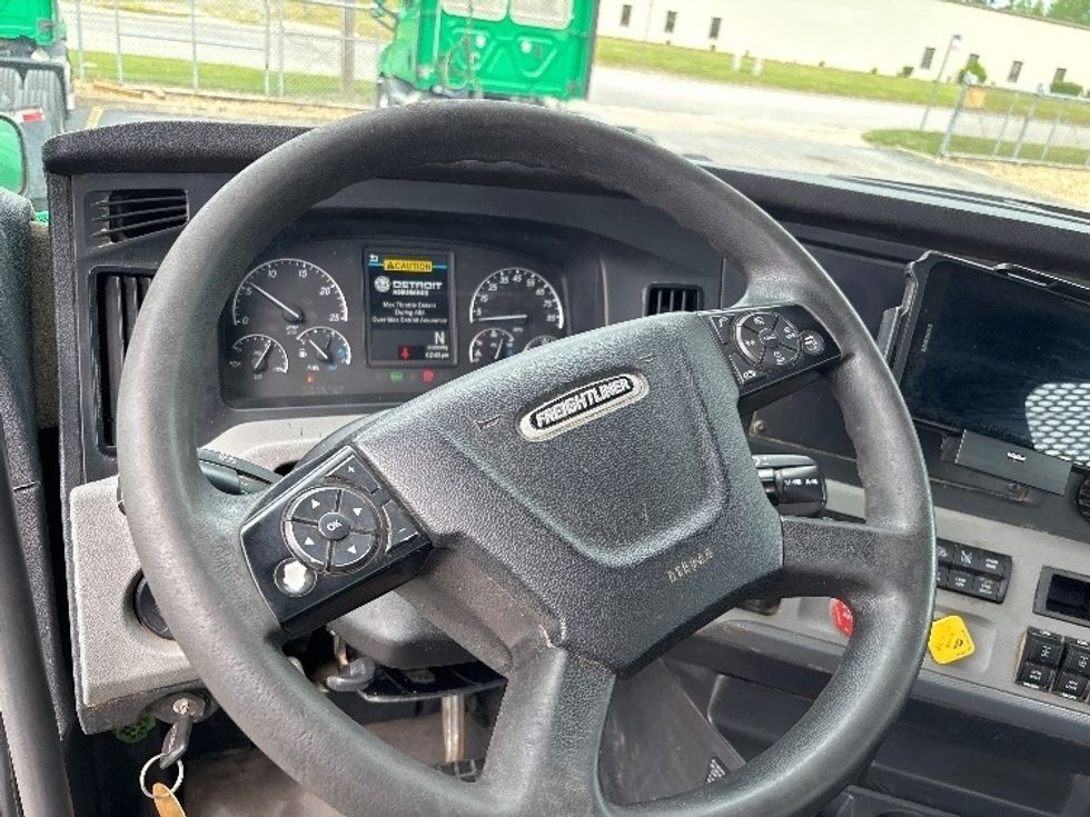 Day Cab Tractor-Heavy Duty Tractors-Freightliner-2022-T11664ST-Prince George-VA-432,264\n\t\tmiles-$ 53,250 - Image 11