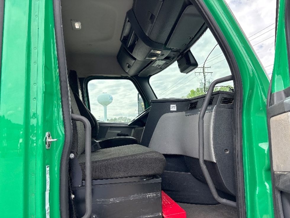 Day Cab Tractor-Heavy Duty Tractors-Freightliner-2022-T11664ST-Prince George-VA-432,264\n\t\tmiles-$ 53,250 - Image 12