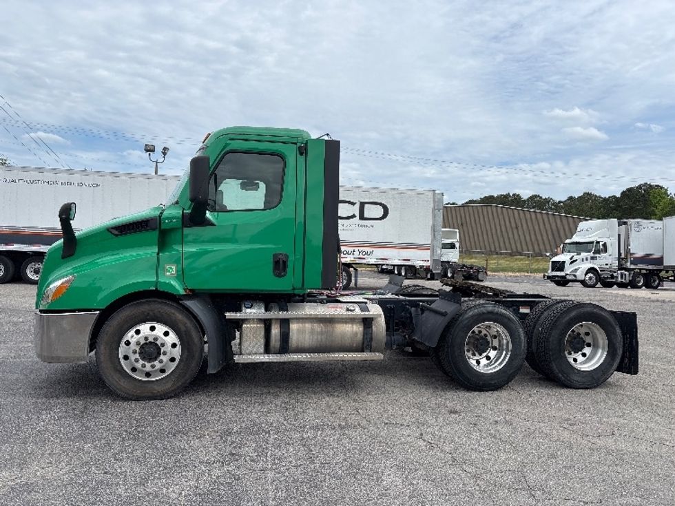 Day Cab Tractor-Heavy Duty Tractors-Freightliner-2022-T11664ST-Prince George-VA-432,264\n\t\tmiles-$ 53,250 - Image 4